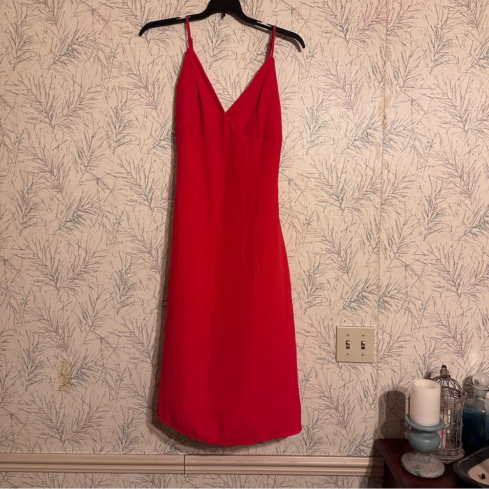 Q + A red dress size L